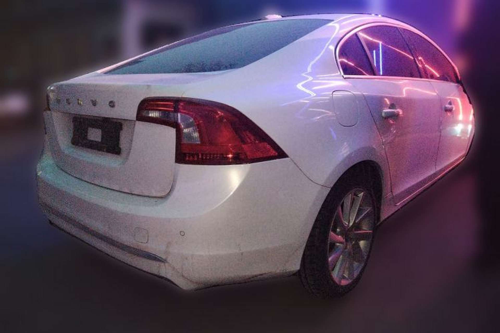 Used Volvo S60 2015 S60L 2.0T Zhiyuan Edition Rear Right 45 Deg