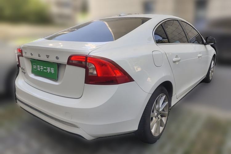 Used Volvo S60 2015 S60L 2.0T Zhiyuan Edition Rear Right 45 Deg