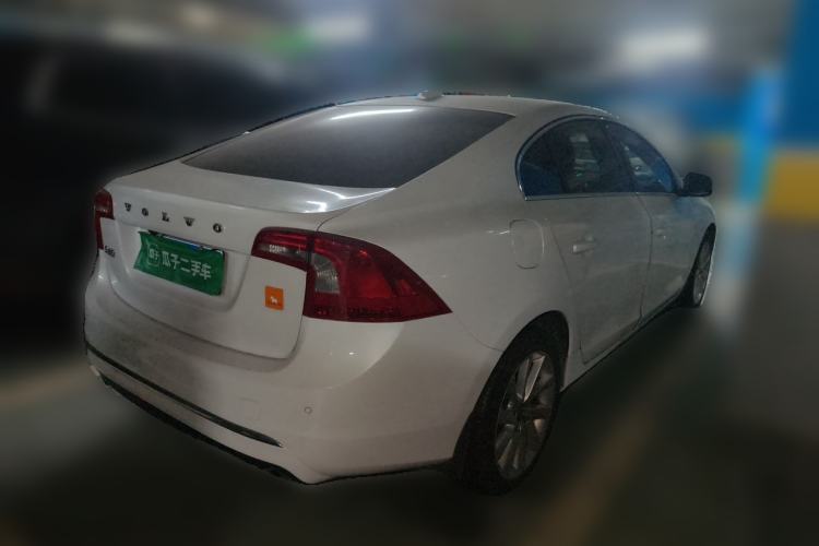 Used Volvo S60 2015 S60L 2.0T Zhiyuan Edition Rear Right 45 Deg