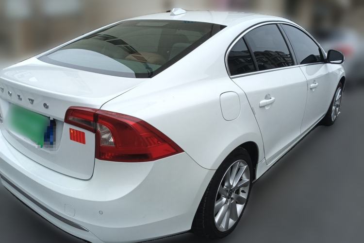 Used Volvo S60 2015 S60L 2.0T Zhiyuan Edition Rear Right 45 Deg