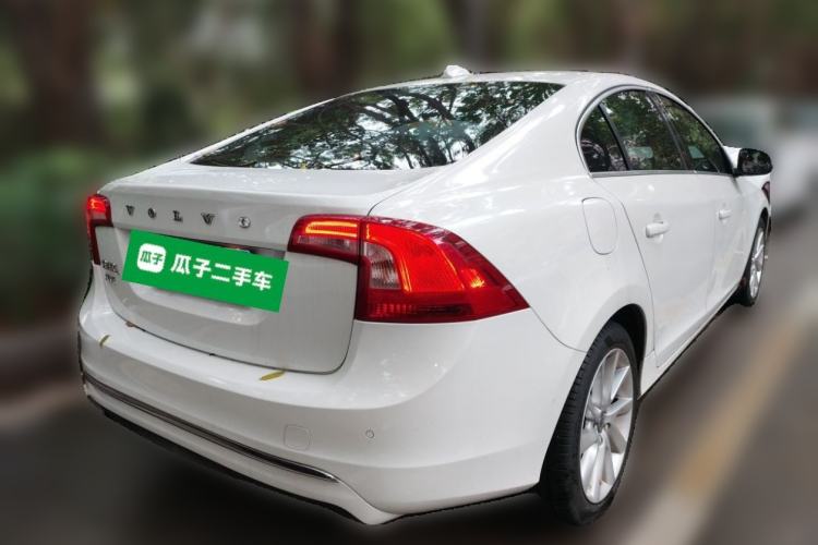Used Volvo S60 2015 S60L 2.0T Zhiyuan Edition Rear Right 45 Deg
