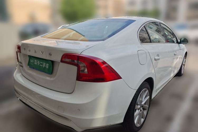 Used Volvo S60 2015 S60L 2.0T Zhiyuan Edition Rear Right 45 Deg