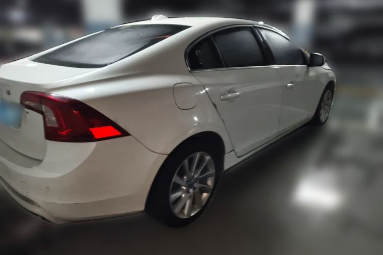 Used Volvo S60 2015 S60L 2.0T Zhiyuan Edition Rear Right 45 Deg