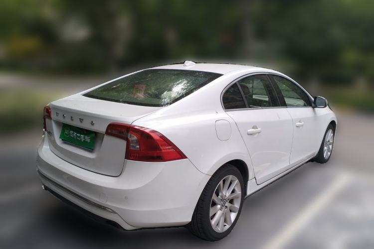 Used Volvo S60 2015 S60L 2.0T Zhiyuan Edition Rear Right 45 Deg