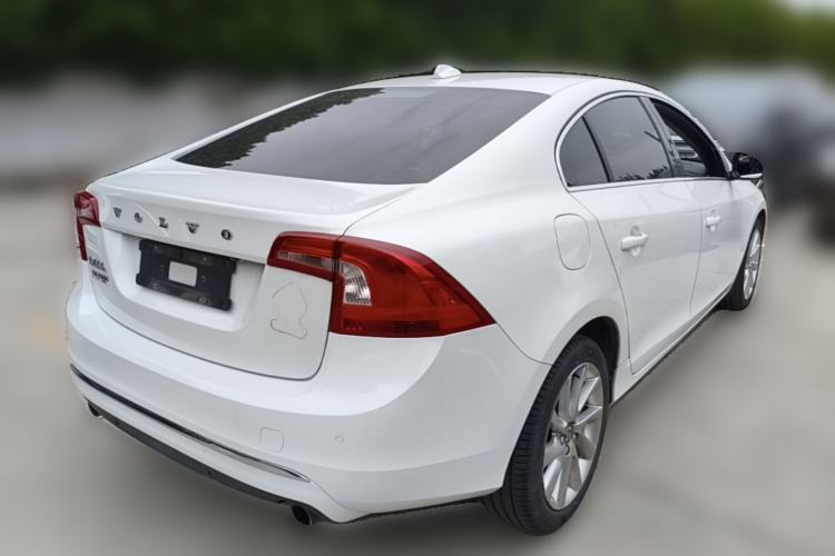 Used Volvo S60 2015 S60L 2.0T Zhiyuan Edition Rear Right 45 Deg
