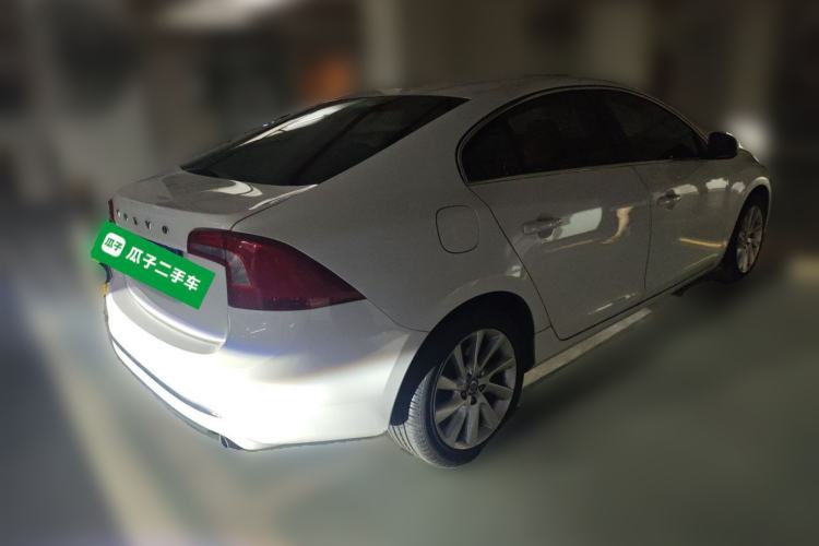 Used Volvo S60 2015 S60L 2.0T Zhiyuan Edition Rear Right 45 Deg