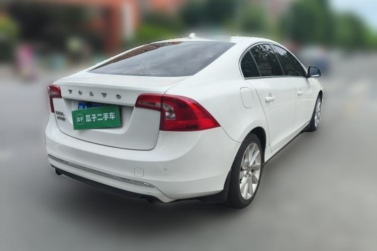 Used Volvo S60 2015 S60L 2.0T Zhiyuan Edition Rear Right 45 Deg