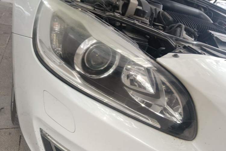 Used Volvo S60 2015 S60L 2.0T Zhiyuan Edition Right Front Headlight