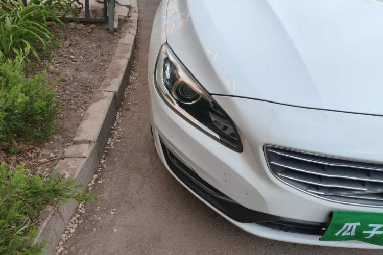 Used Volvo S60 2015 S60L 2.0T Zhiyuan Edition Right Front Headlight