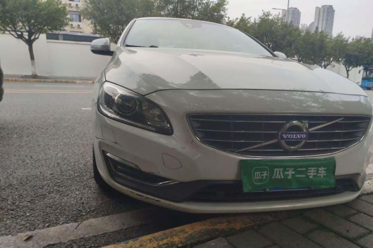 Used Volvo S60 2015 S60L 2.0T Zhiyuan Edition Right Front Headlight
