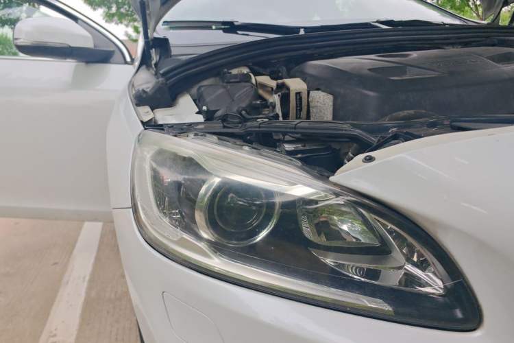 Used Volvo S60 2015 S60L 2.0T Zhiyuan Edition Right Front Headlight