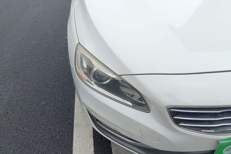 Used Volvo S60 2015 S60L 2.0T Zhiyuan Edition Right Front Headlight