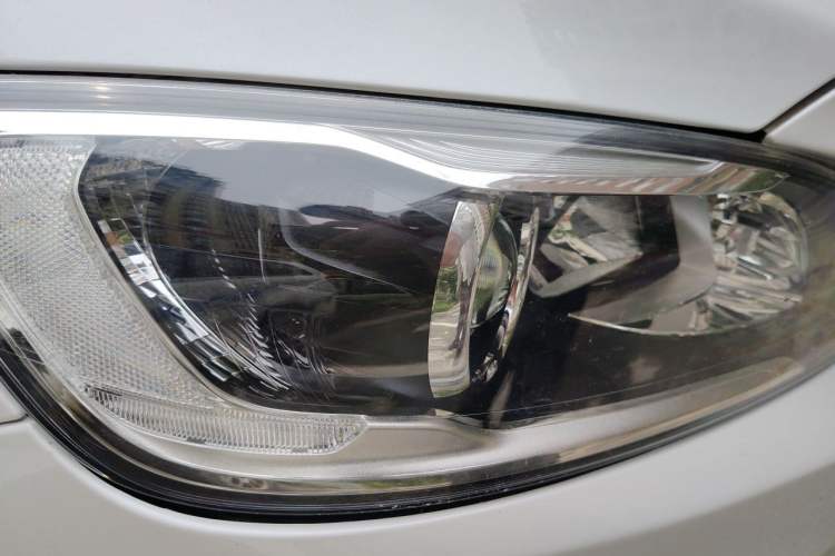 Used Volvo S60 2015 S60L 2.0T Zhiyuan Edition Right Front Headlight