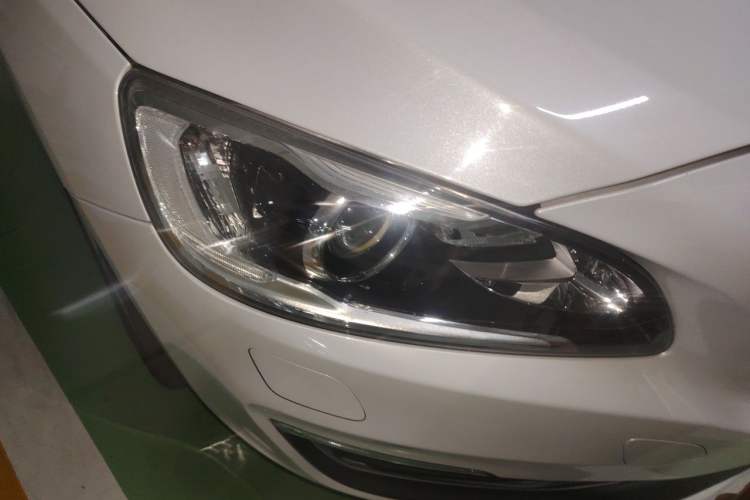 Used Volvo S60 2015 S60L T5 Intelligent Drive Edition Right Front Headlight