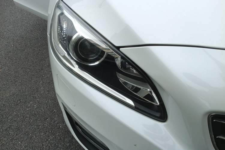 Used Volvo S60 2015 S60L 2.0T Zhiyuan Edition Right Front Headlight