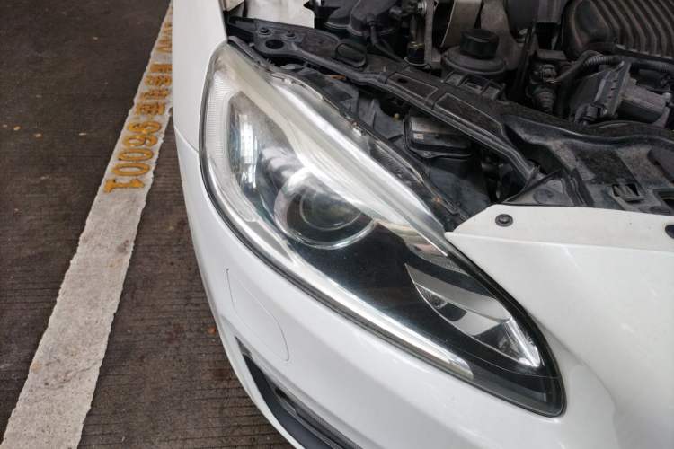 Used Volvo S60 2015 S60L 2.0T Zhiyuan Edition Right Front Headlight