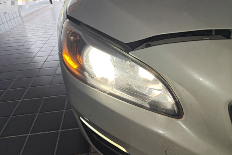 Used Volvo S60 2015 S60L T5 Intelligent Drive Edition Right Front Headlight