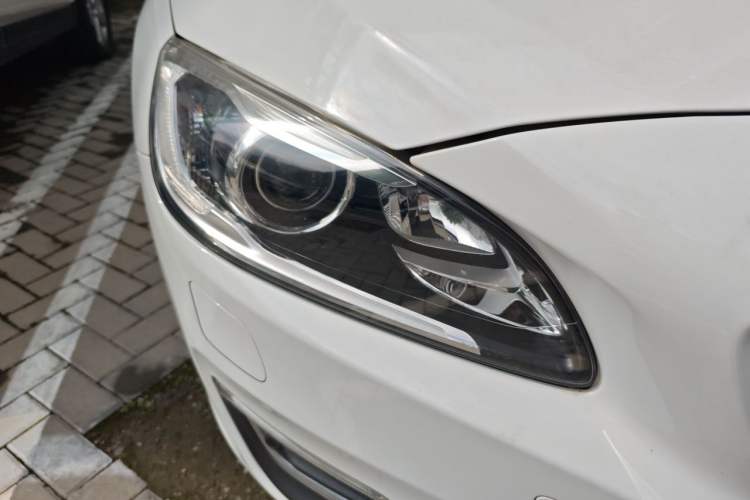 Used Volvo S60 2015 S60L 2.0T Zhiyuan Edition Right Front Headlight