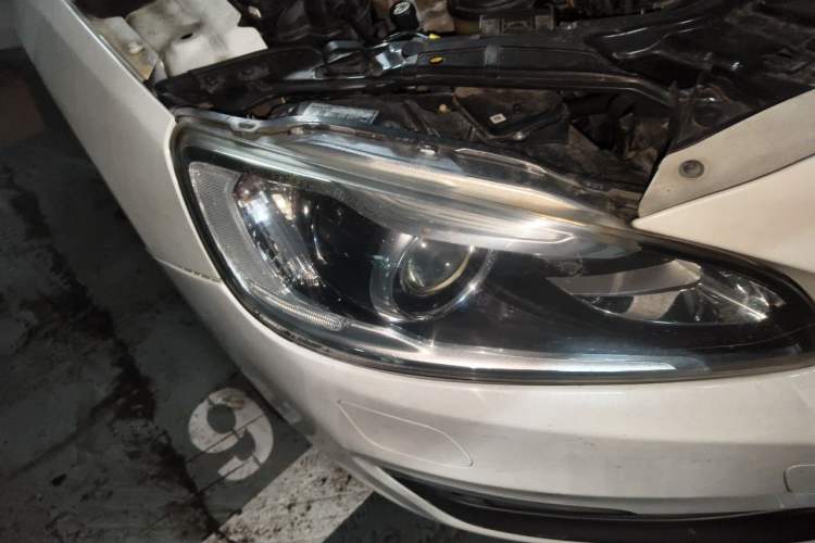 Used Volvo S60 2015 S60L 2.0T Zhiyuan Edition Right Front Headlight