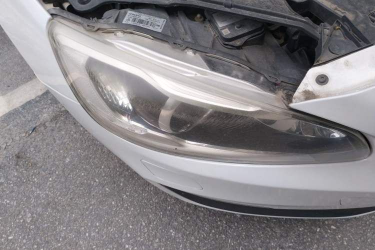 Used Volvo S60 2015 S60L 2.0T Zhiyuan Edition Right Front Headlight