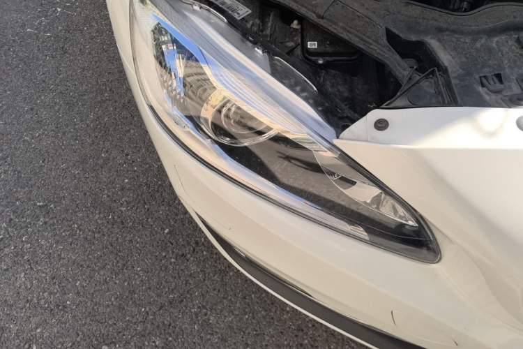 Used Volvo S60 2015 S60L 2.0T Zhiyuan Edition Right Front Headlight