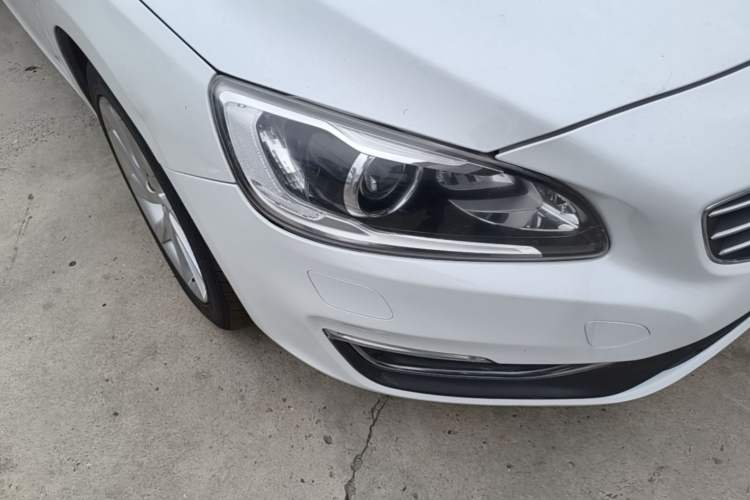 Used Volvo S60 2015 S60L 2.0T Zhiyuan Edition Right Front Headlight