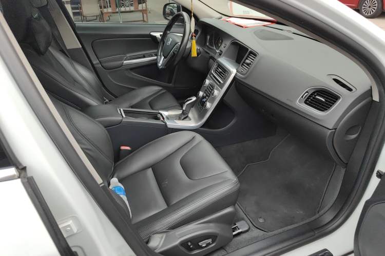 Used Volvo S60 2015 S60L 2.0T Zhiyuan Edition Right Front Seat