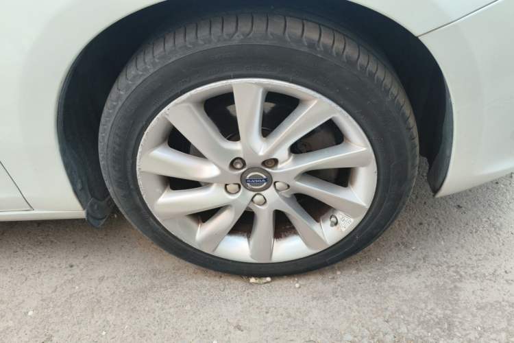 Used Volvo S60 2015 S60L 2.0T Zhiyuan Edition Right Front Wheel Hub