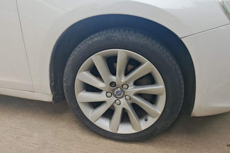 Used Volvo S60 2015 S60L 2.0T Zhiyuan Edition Right Front Wheel Hub