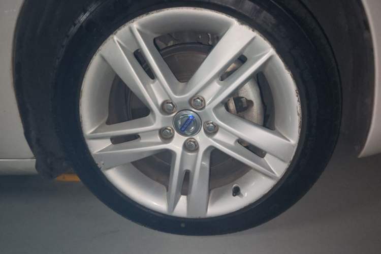Used Volvo S60 2015 S60L T5 Intelligent Drive Edition Right Front Wheel Hub