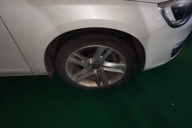 Used Volvo S60 2015 S60L T5 Intelligent Drive Edition Right Front Wheel Hub