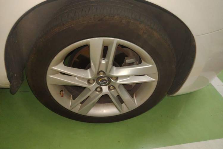 Used Volvo S60 2015 S60L T5 Intelligent Drive Edition Right Front Wheel Hub