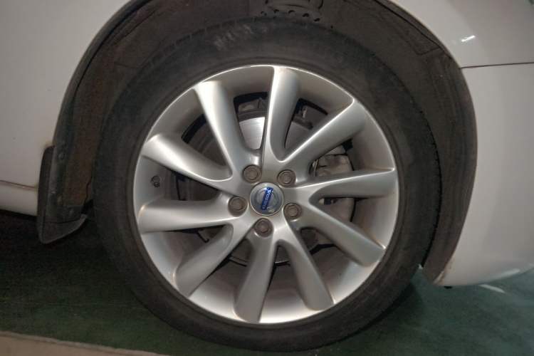 Used Volvo S60 2015 S60L 2.0T Zhiyuan Edition Right Front Wheel Hub