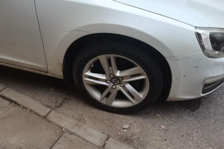Used Volvo S60 2015 S60L T5 Intelligent Drive Edition Right Front Wheel Hub