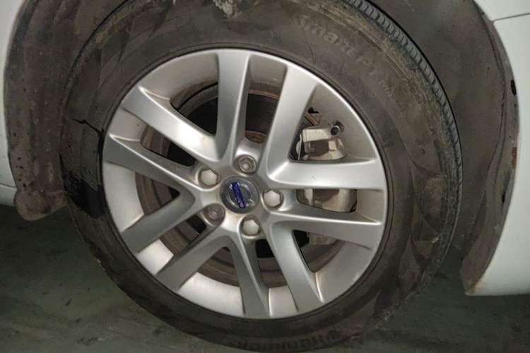 Used Volvo S60 2015 S60L 2.0T Smart Drive Edition Right Front Wheel Hub
