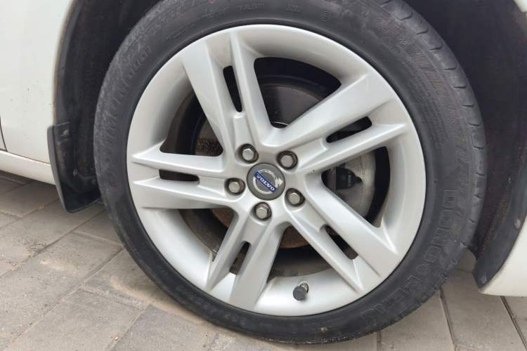 Used Volvo S60 2015 S60L T5 Intelligent Drive Edition Right Front Wheel Hub