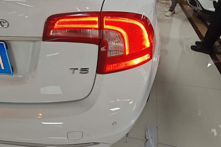 Used Volvo S60 2015 S60L T5 Intelligent Drive Edition Right Rear Taillight