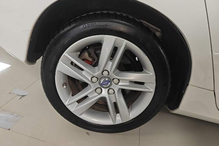 Used Volvo S60 2015 S60L T5 Intelligent Drive Edition Right Rear Wheel Hub