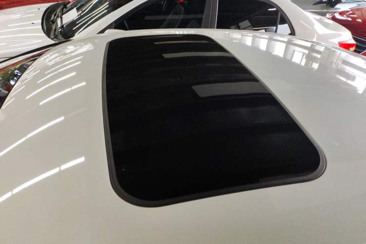 Used Volvo S60 2015 S60L 2.0T Zhiyuan Edition Roof