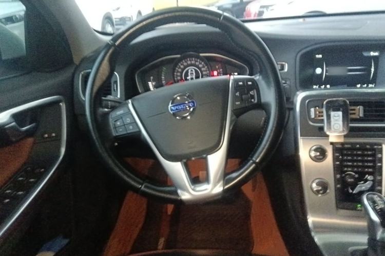 Used Volvo S60 2015 S60L 2.0T Zhiyuan Edition Steering Wheel