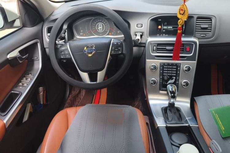 Used Volvo S60 2015 S60L 2.0T Zhiyuan Edition Steering Wheel