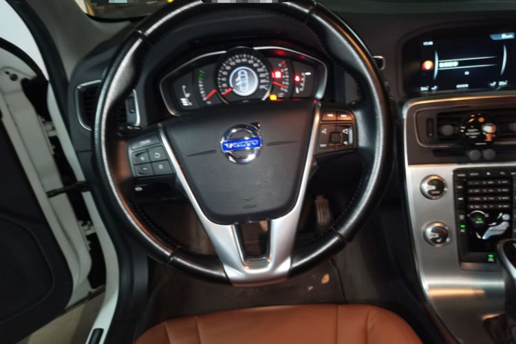 Used Volvo S60 2015 S60L 2.0T Zhiyuan Edition Steering Wheel