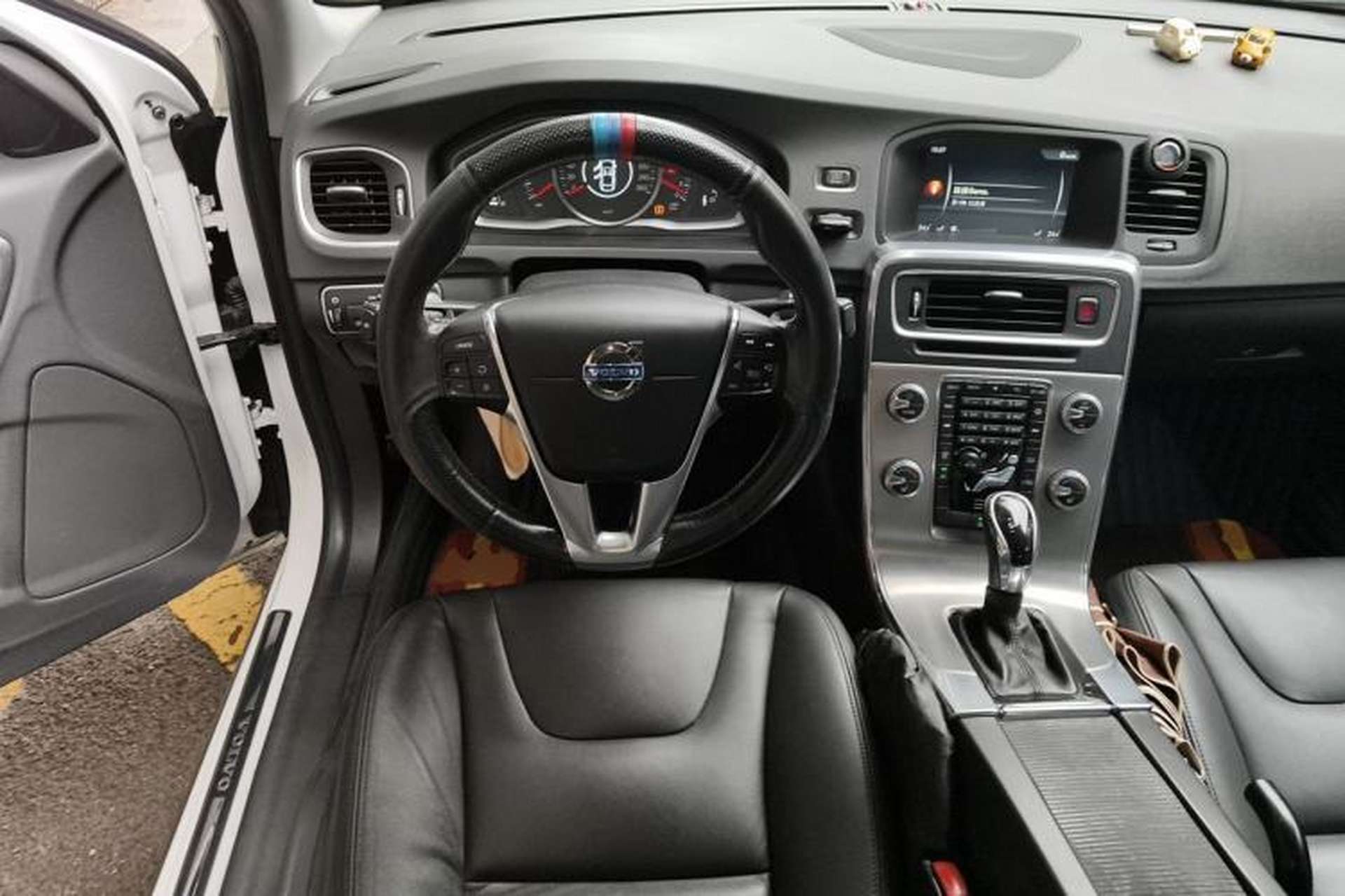 Used Volvo S60 2015 S60L 2.0T Zhiyuan Edition Steering Wheel