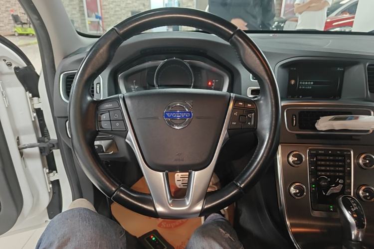 Used Volvo S60 2015 S60L T5 Intelligent Drive Edition Steering Wheel