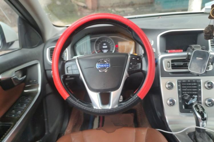 Used Volvo S60 2015 S60L 2.0T Zhiyuan Edition Steering Wheel
