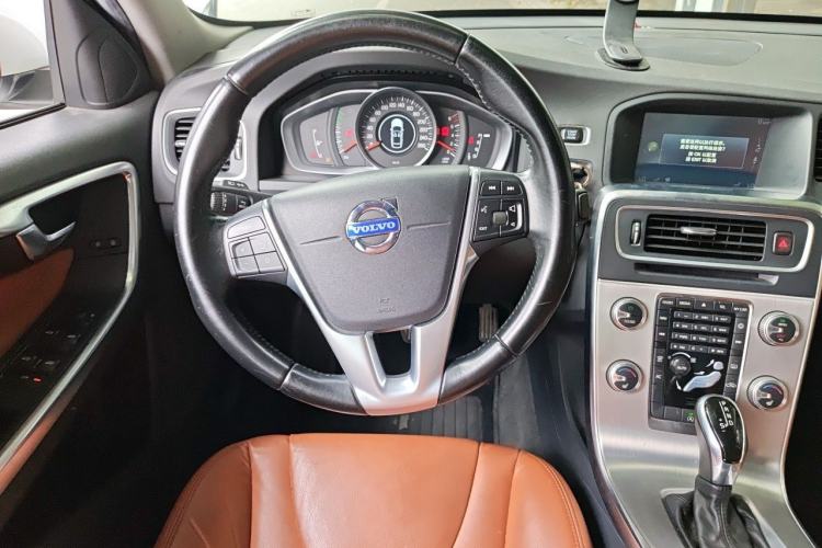 Used Volvo S60 2015 S60L 2.0T Zhiyuan Edition Steering Wheel