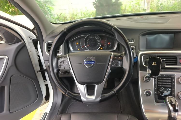Used Volvo S60 2015 S60L 2.0T Zhiyuan Edition Steering Wheel