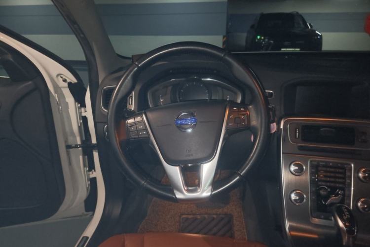 Used Volvo S60 2015 S60L T5 Intelligent Drive Edition Steering Wheel