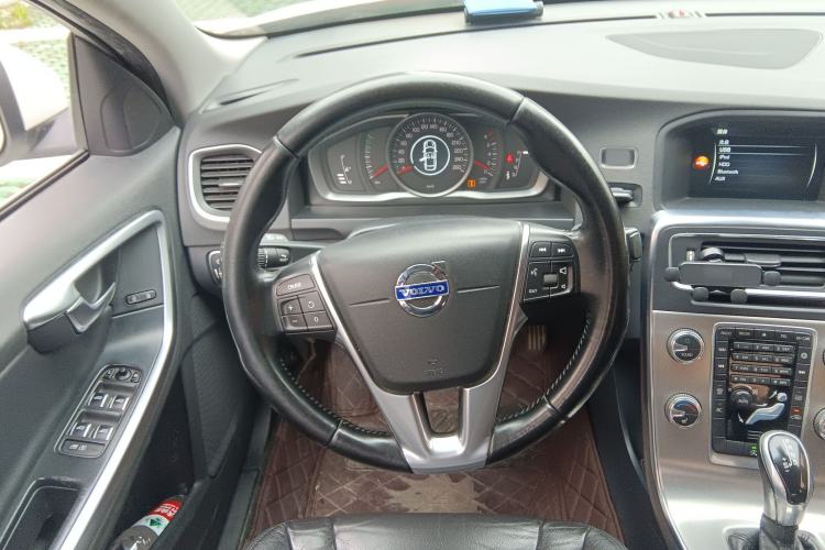 Used Volvo S60 2015 S60L 2.0T Zhiyuan Edition Steering Wheel