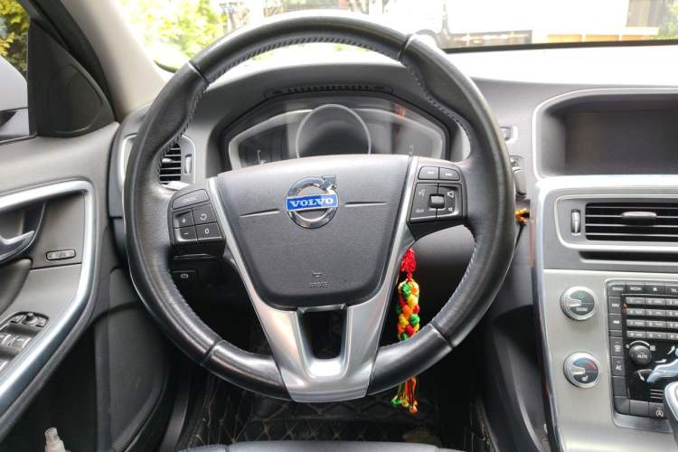 Used Volvo S60 2015 S60L 2.0T Zhiyuan Edition Steering Wheel